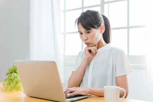 50代の「モヤモヤ」や「不安」をすっと軽くする。悩める50代女性にこそ「占い」をおすすめしたい明確な理由